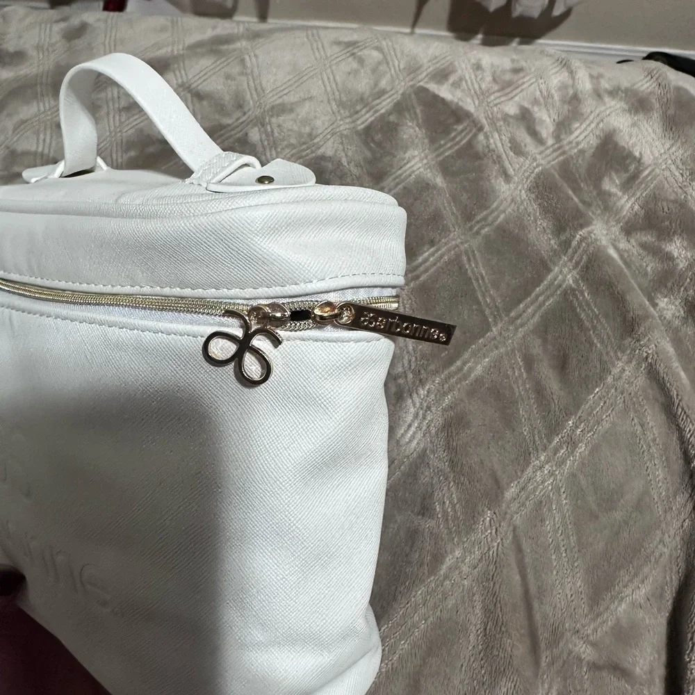 Arbonne White Cosmetic Bag with Gold Accents‎